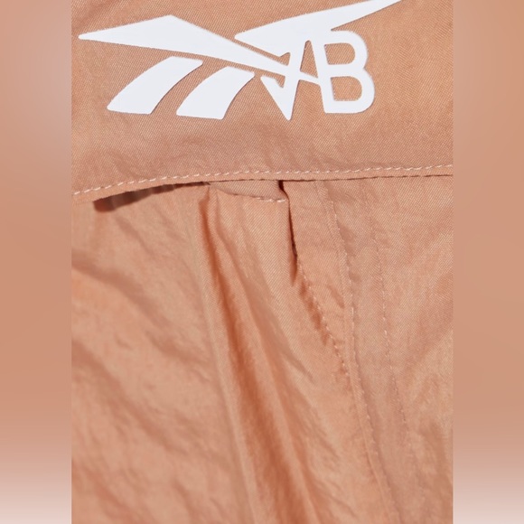 REEBOK X VICTORIA BECKHAM
Snap-detailed crinkled-shell, Size L - Picture 4 of 4